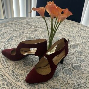 SIZE 10 med suede heels